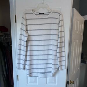 Grey and white top